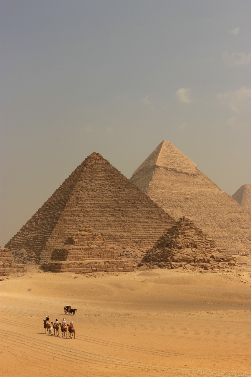 https://www.9h45.fr/wp-content/uploads/2024/12/Egypte-Pyramides-Gizeh-8.jpeg
