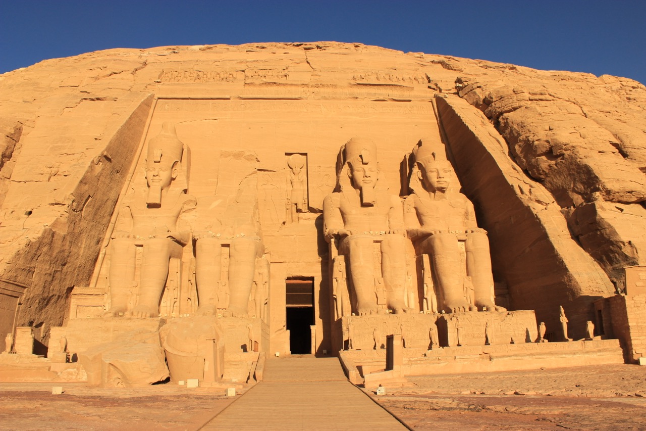 https://www.9h45.fr/wp-content/uploads/2025/01/egypte-abou-simbel-jour8-1.jpeg