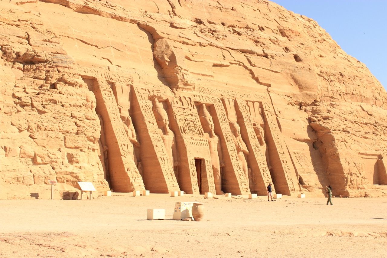https://www.9h45.fr/wp-content/uploads/2025/01/egypte-abou-simbel-jour8-30.jpeg