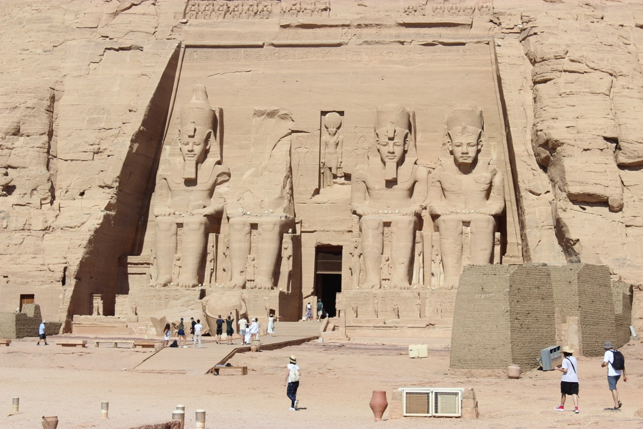 https://www.9h45.fr/wp-content/uploads/2025/01/egypte-abou-simbel-jour8-34.jpeg