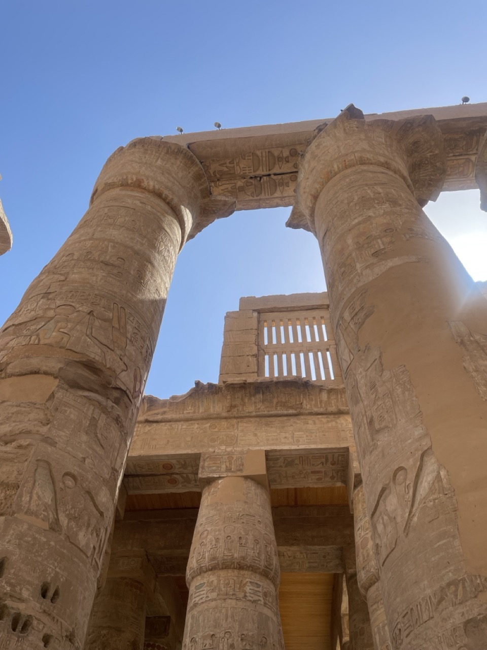 https://www.9h45.fr/wp-content/uploads/2025/01/egypte-louxor-temple-karnak-jour12-7.jpeg